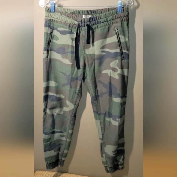 TNA ALIX green camo lightweight denim joggers size 2 zippered pockets faded look - Picture 3 of 6